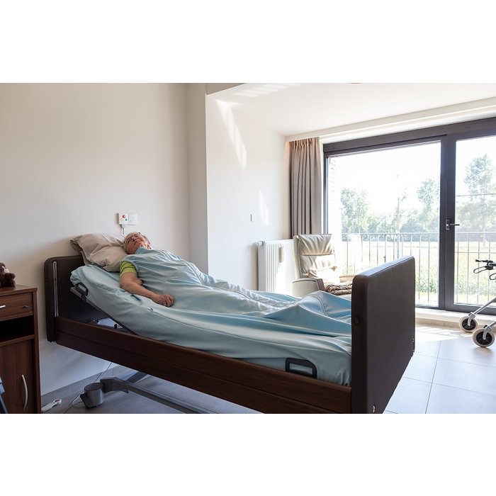 Nursing blanket tear-resistant and flame retardant