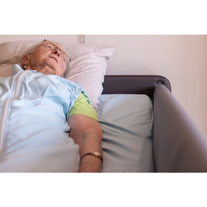 Nursing blanket tear-resistant and flame retardant