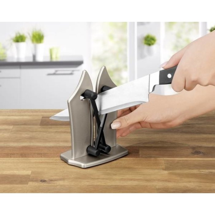 https://cdn.webshopapp.com/shops/231629/files/375250980/700x700x2/bavarian-edge-knife-sharpener.jpg