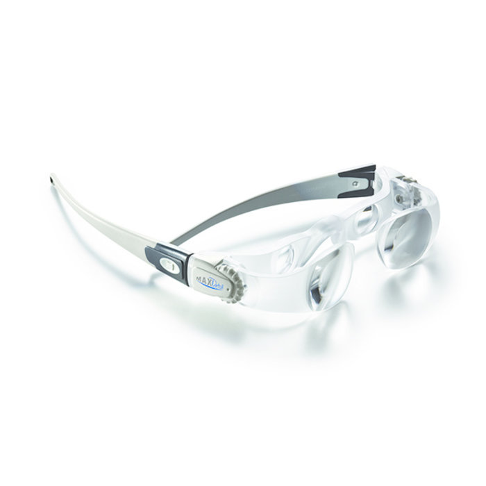 Close-up magnifying glasses with adjustable lenses
