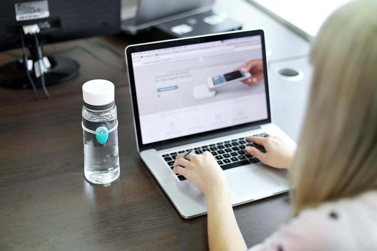 Ulla® smart sensor for regular drinking