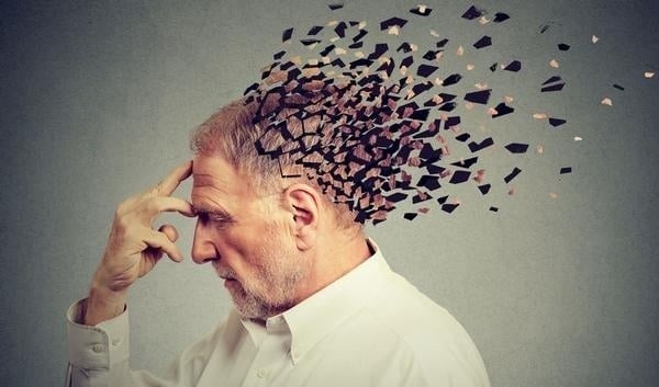 Alzheimer au stade précoce : reconnaître les symptômes chez les patients plus jeunes