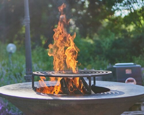 Enjoy summer BBQ with aids for the elderly