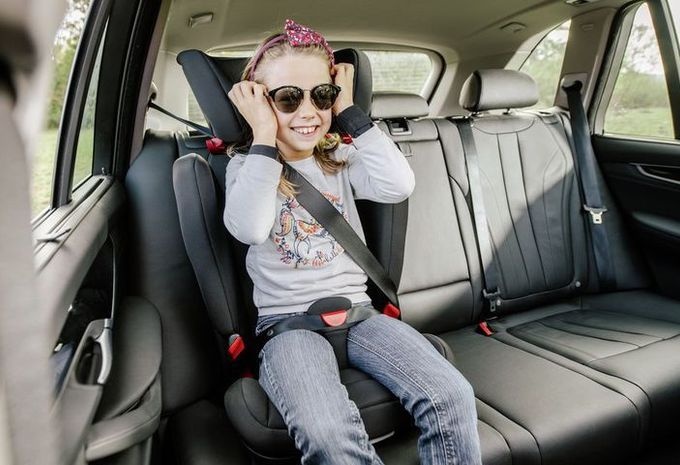 Hoe klik je je kind veilig vast in de auto?