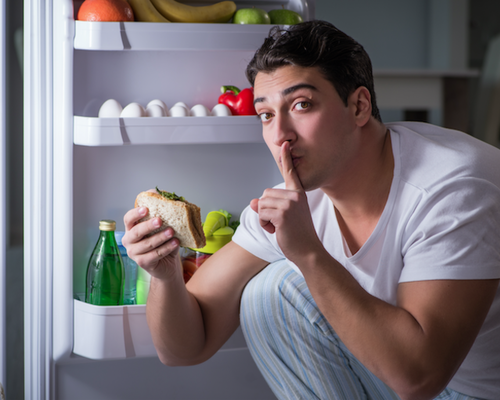 Se lever la nuit pour manger : Innocent ou pas ?