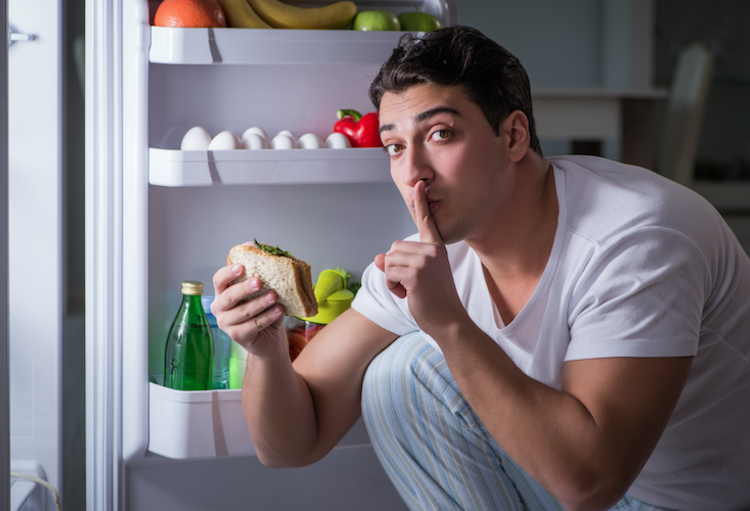 Se lever la nuit pour manger : Innocent ou pas ?