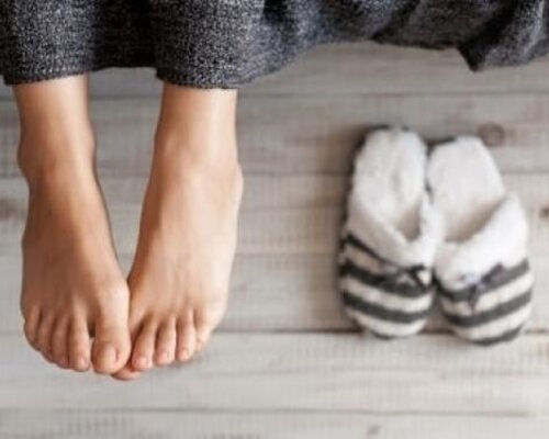 Pourquoi les femmes ont-elles toujours froid aux pieds au lit ?