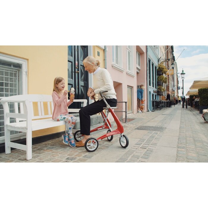 Carbon Ultralight rollator: ultra light, ergonomic and modern