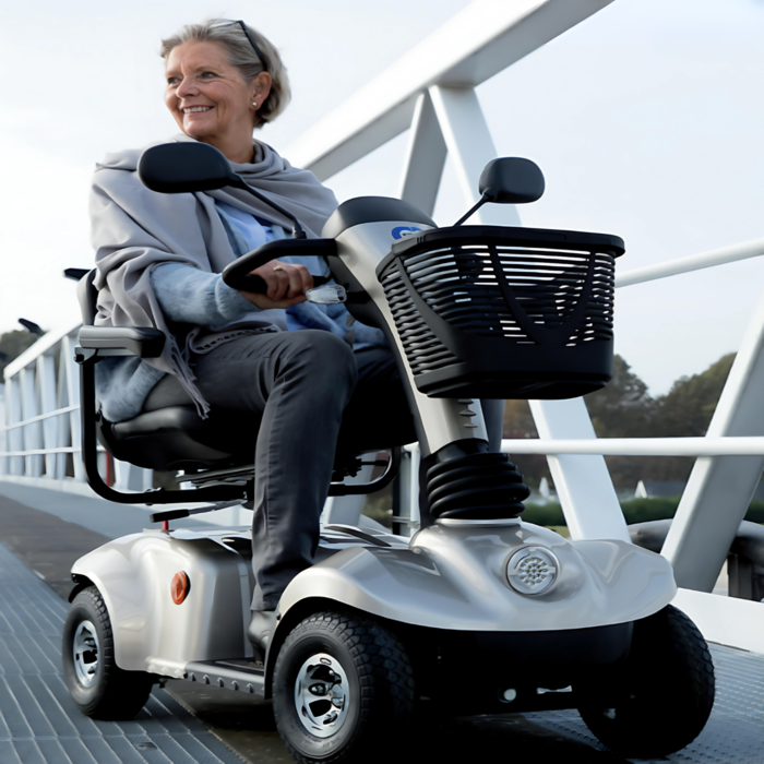 Eris - Compact indoor and outdoor scooter