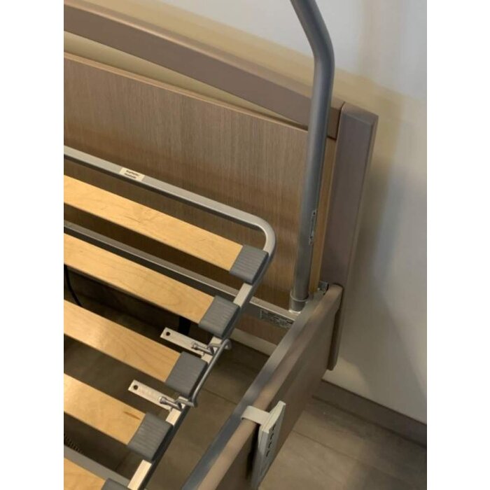 Electrically height-adjustable box double bed
