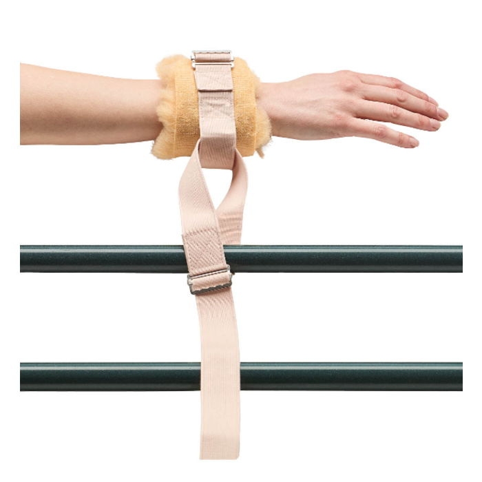 Pair of wristbands, with synthetic fur
