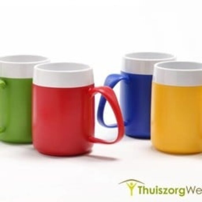 Insulating cup without funnel-shaped interior