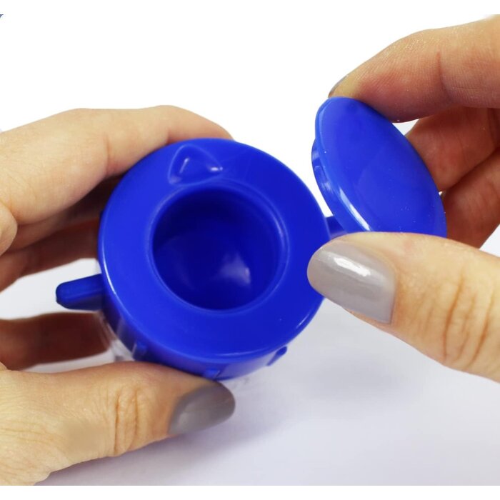 Compact pill crusher with storage compartment