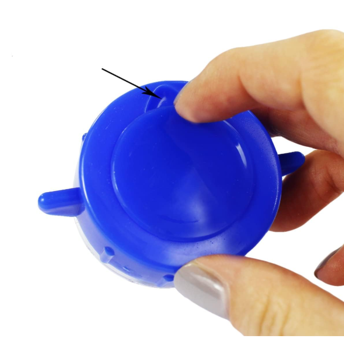 Compact pill crusher with storage compartment