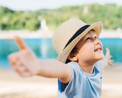 Kinderen en de zon: extra kwetsbaar