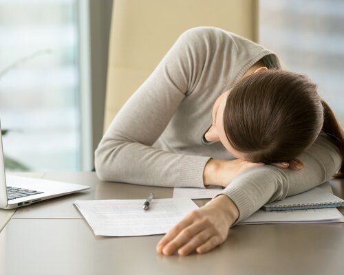 Vermoeidheid Tegengaan met Gezonde Eet- en Leefgewoontes: Een Diepgaande Verkenning