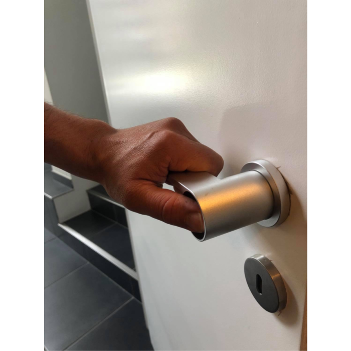Poignée de porte combinée pour personnes ayant un comportement errant