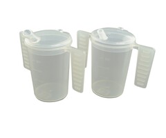 Gobelet à anses plates et couvercle à deux becs