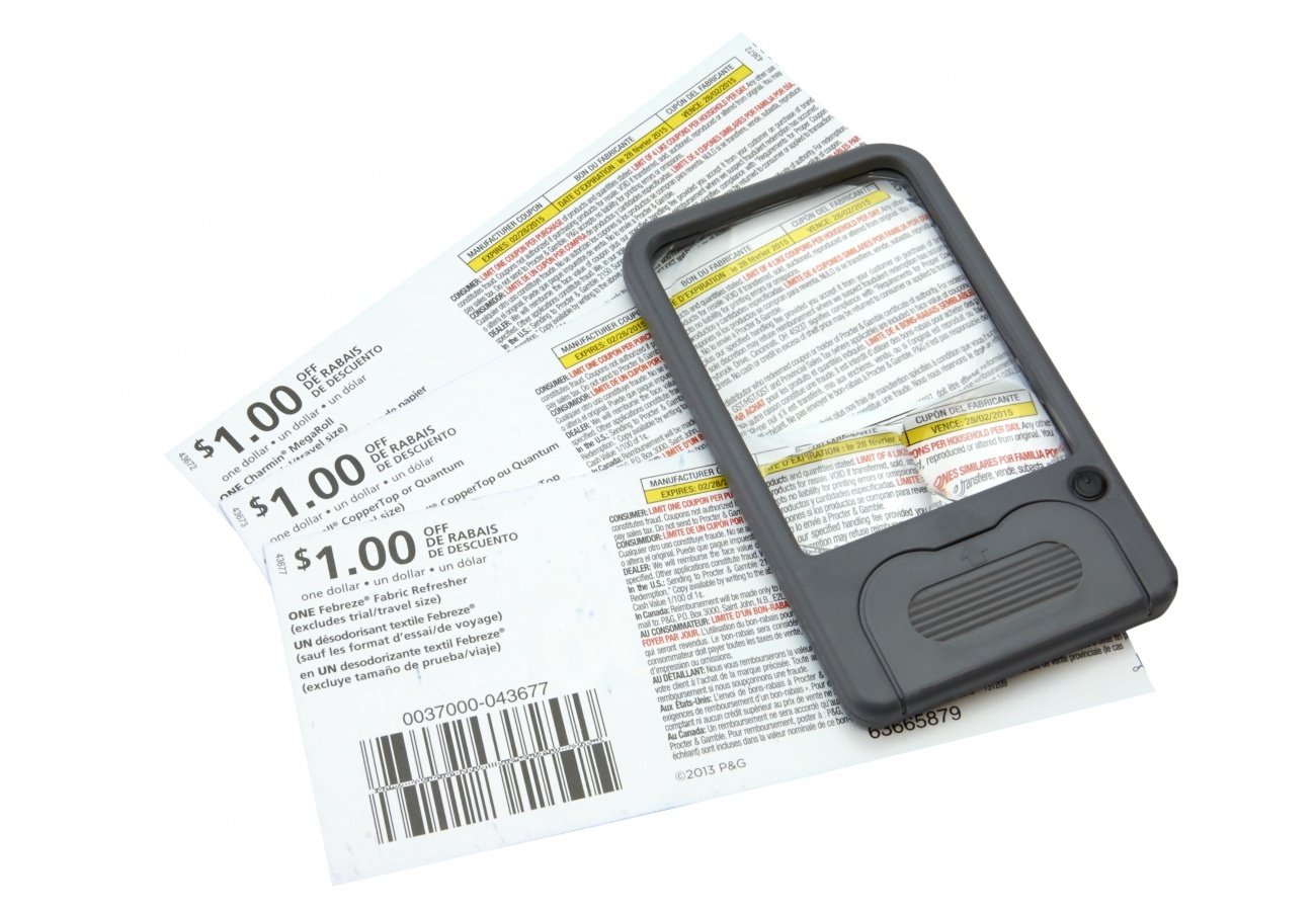 Magnifying glass pocket