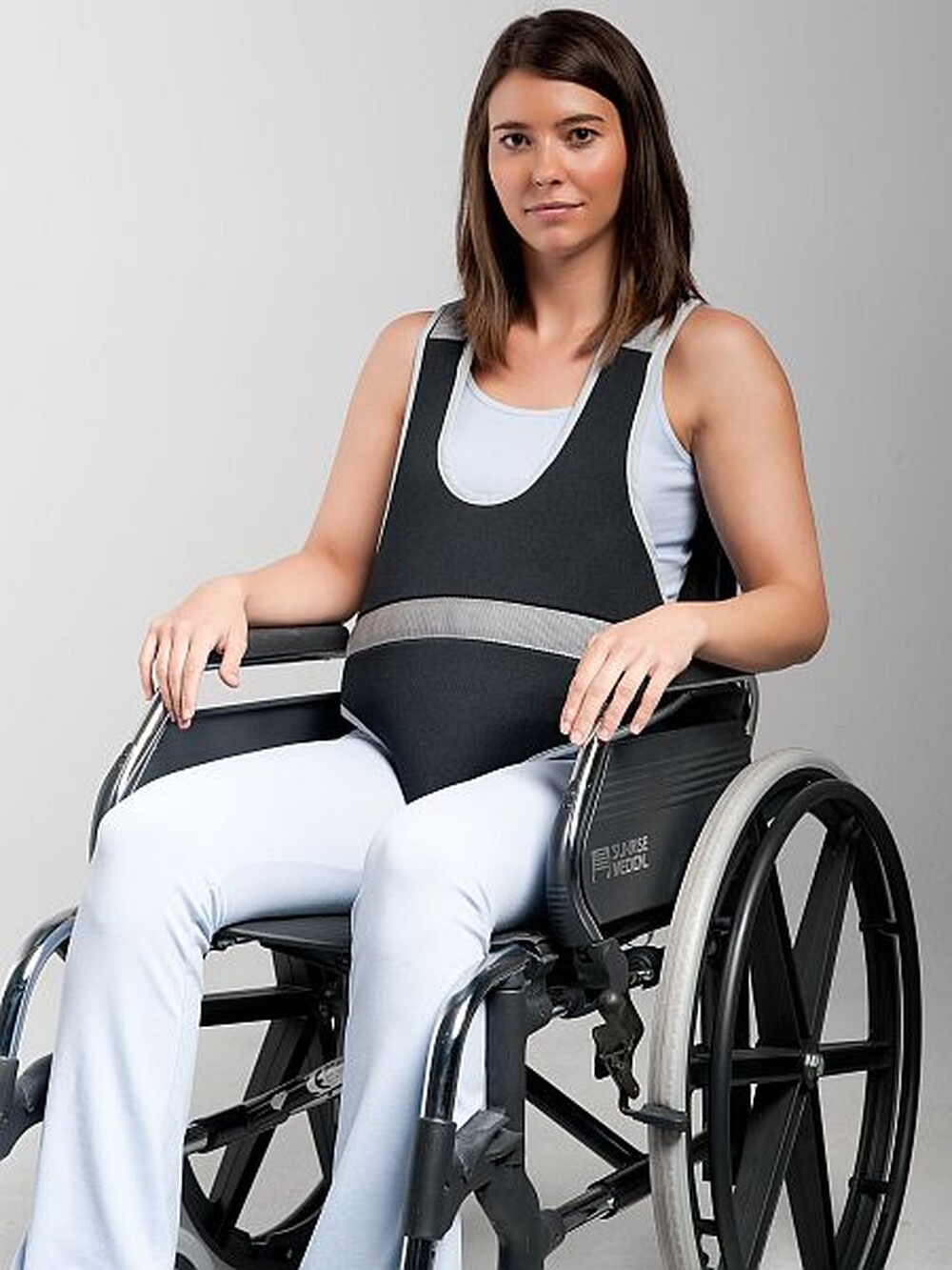 Fixation vest and pelvic fixation vest for wheelchair use