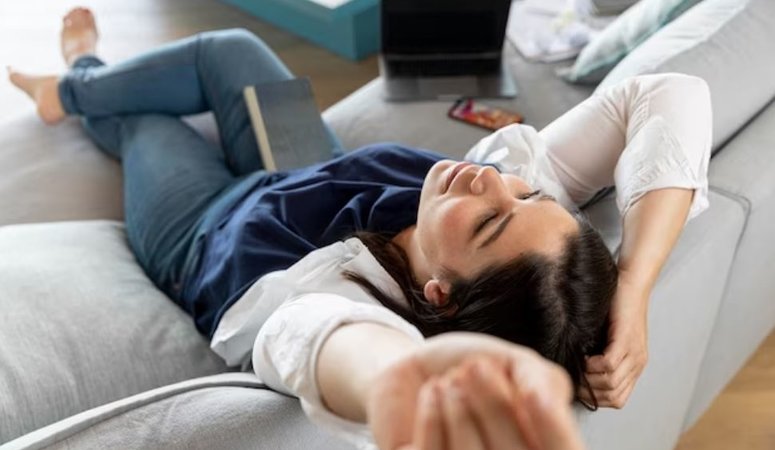 Dormir sur le canapé -  une bonne ou une mauvaise pratique ?