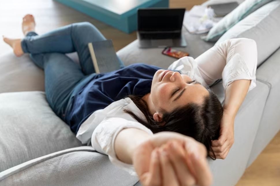 Dormir sur le canapé - une bonne ou une mauvaise pratique ?