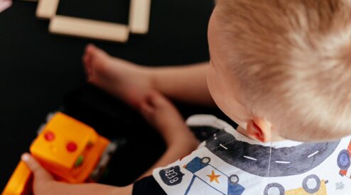 Hoe helpt de verzwaarde halsband?