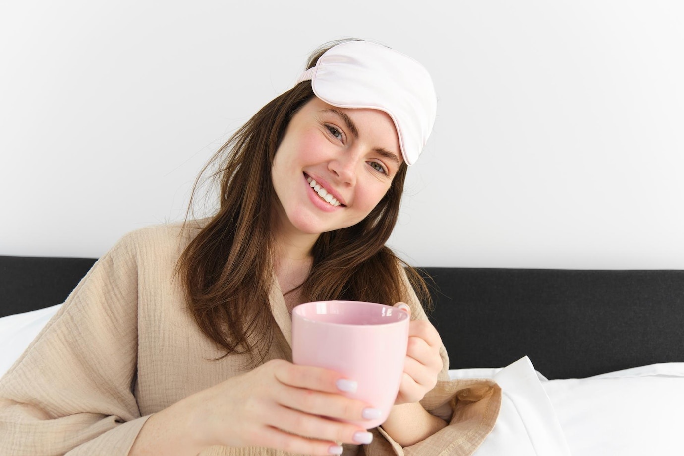 Schlafen Sie besser, wenn Sie vor dem Schlafengehen eine Tasse warme Milch trinken?