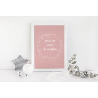 Meet me under the mistletoe - Weihnachtsposter - Textposter - Pink