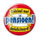 Button Officieel met Pension Gefeliciteerd 10,2cm Button Officieel met Pension Gefeliciteerd 10,2cm
