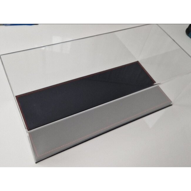 Luxe vitrine plexiglas 1:12 lederen ondergrond