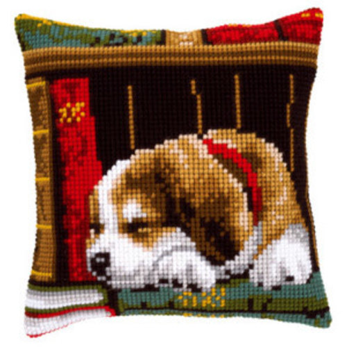 Vervaco Kruissteekkussen kit Slapende hond in boekenrek Vervaco Kruissteekkussen kit Slapende hond in boekenrek