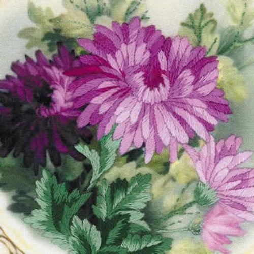 RIOLIS Borduurpakket Plate with Chrysanthemums - Satin Stitch - RIOLIS