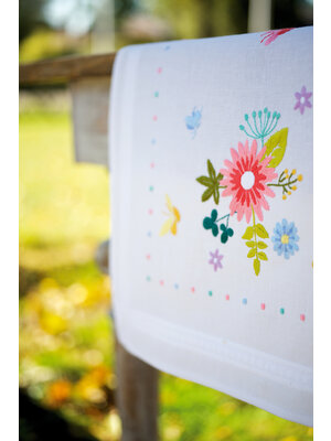 Vervaco Loper kit Lentebloemen met vlinders Vervaco Loper kit Lentebloemen met vlinders