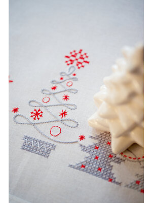 Vervaco Tafelkleed kit Kerstbomen in rood/grijs