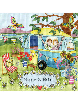 Bothy Threads Borduurpakket Julia Rigby - Our Caravan - Bothy Threads Bothy Threads Borduurpakket Julia Rigby - Our Caravan - Bothy Threads