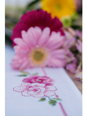 Vervaco Pearlaida loper kit Boeket klassieke bloemen Vervaco Pearlaida loper kit Boeket klassieke bloemen