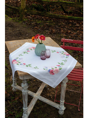 Vervaco Tafelkleed kit Bloemen met vlinders Vervaco Tafelkleed kit Bloemen met vlinders