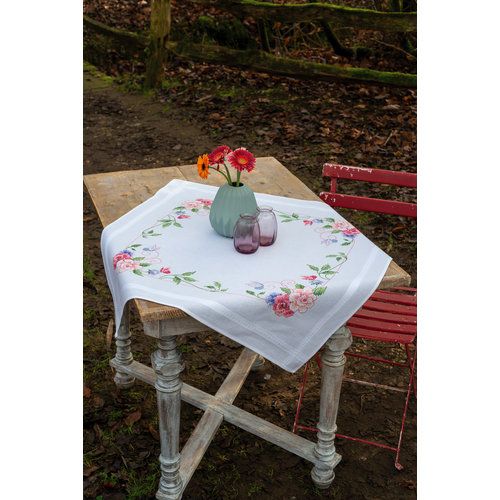 Vervaco Tafelkleed kit Bloemen met vlinders Vervaco Tafelkleed kit Bloemen met vlinders