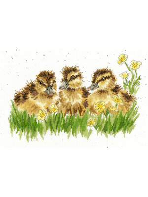 Bothy Threads Borduurpakket Hannah Dale - Buttercup - Bothy Threads Bothy Threads Borduurpakket Hannah Dale - Buttercup - Bothy Threads