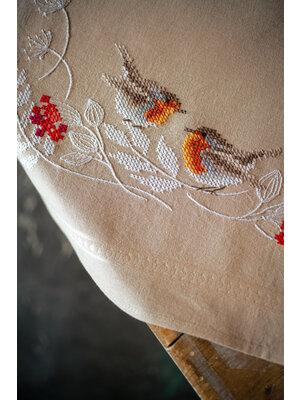 Vervaco Tafelkleed kit Roodborstjes in de winter Vervaco Tafelkleed kit Roodborstjes in de winter