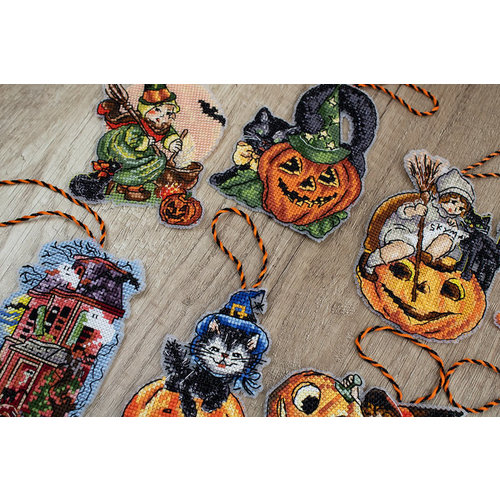 Leti Stitch Borduurpakket Halloween Toys Kit of 8 pieces - Leti Stitch