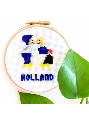 Studio Koekoek Borduurpakket Studio Koekoek - Kussend stel Delfts Blauw