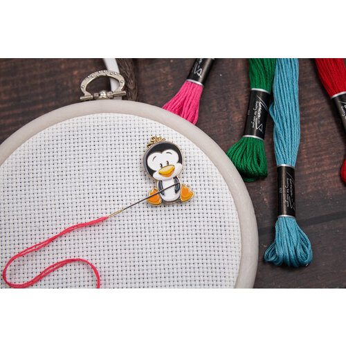 Luca-S  Magnetic Needle Minder - Pinguin 2 - Luca-S