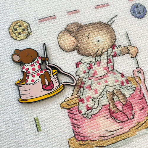 Bothy Threads Needleminder Kate Garrett - Sewing Mouse - Bothy Threads