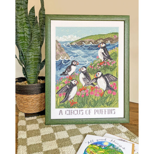 Bothy Threads Borduurpakket Lizzie Spikes - A Circus Of Puffins - Bothy Threads