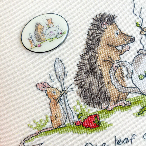 Bothy Threads Needle Minder Anita Jeram - One leaf or two - Bothy Threads Bothy Threads Needle Minder Anita Jeram - One leaf or two - Bothy Threads