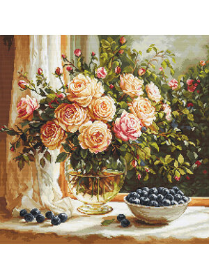Luca-S Borduurpakket Vase with Roses and Blueberries - Luca-S