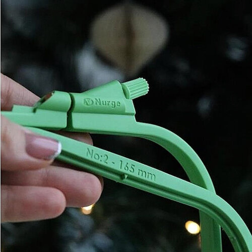 Nurge Nurge rechthoekige borduurring - 25 x 28 cm - Groen Nurge Nurge rechthoekige borduurring - 25 x 28 cm - Groen