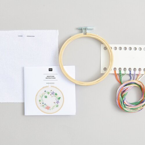 Rico Design Borduurpakket Bloemenkrans - Rico Design